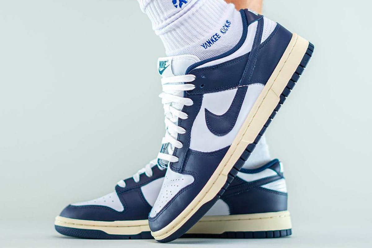 navy blue dunks